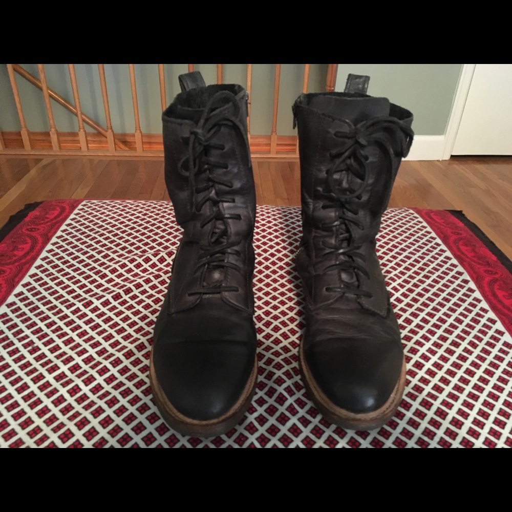 Dr Martens Carlita Boot black side zip- size 9 USA